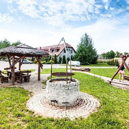 Pod Wierzba Hotel Uniejow Bagian luar foto