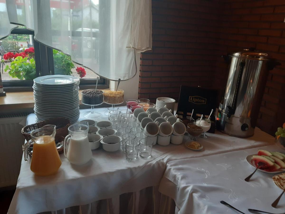 Pod Wierzba Hotel Uniejow Bagian luar foto