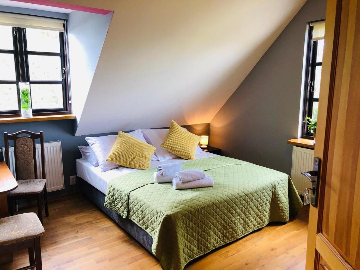 Pod Wierzba Hotel Uniejow Bagian luar foto